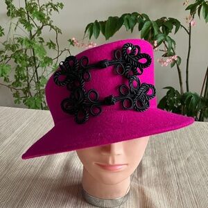 Elegant Fuchsia Wool Hat with Black Knot Detailing